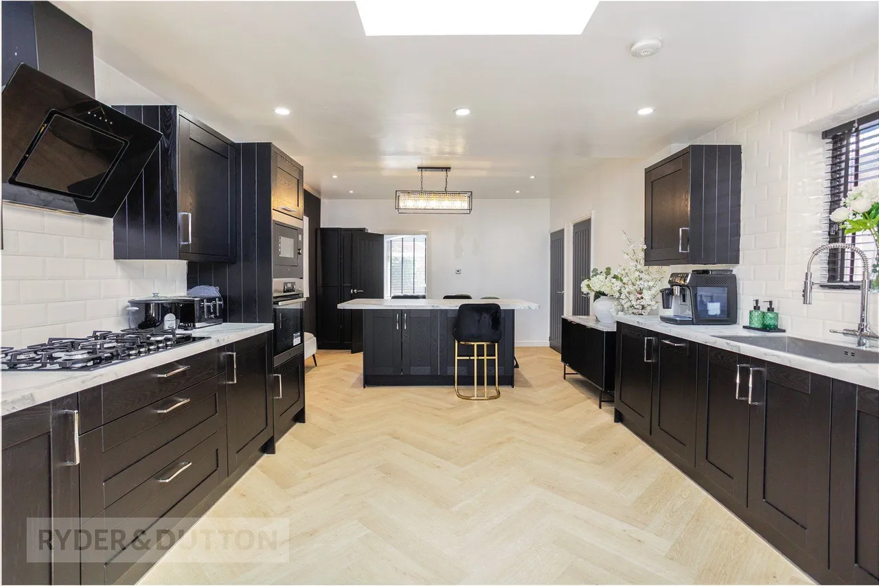 Raven Avenue, Chadderton, OL9, photo 9