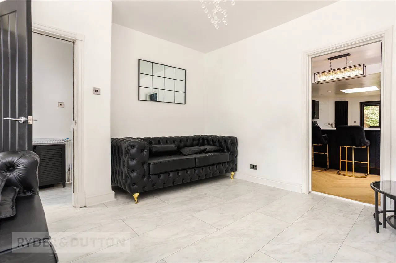 Raven Avenue, Chadderton, OL9, photo 3