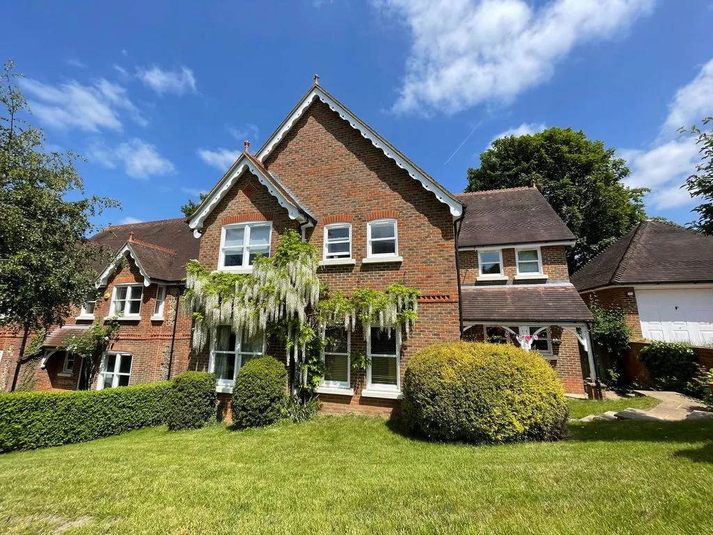 5 bed house for sale — Grange Drive, Wooburn Green HP10 0QU