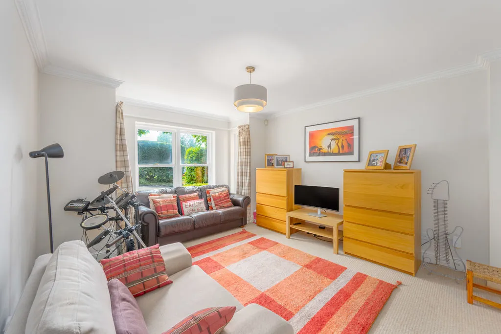 Grange Drive, Wooburn Green HP10 0QU, photo 12