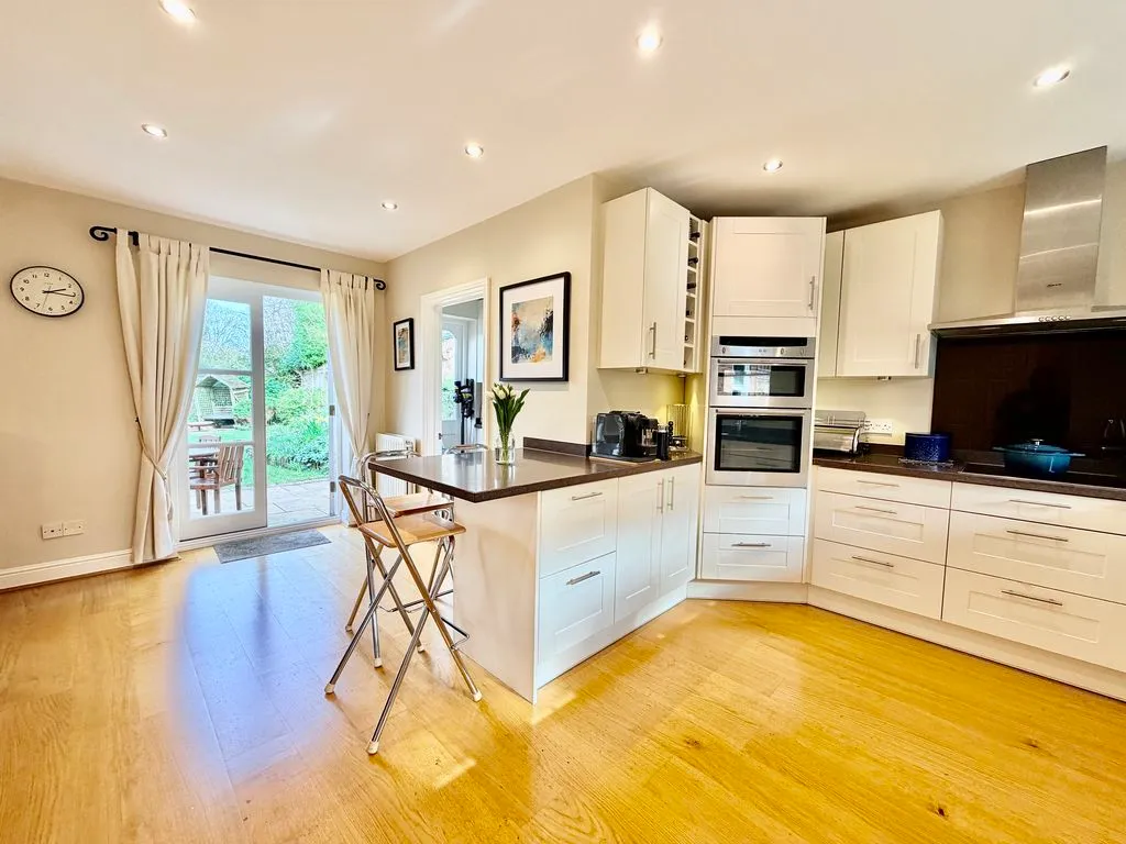 Grange Drive, Wooburn Green HP10 0QU, photo 11
