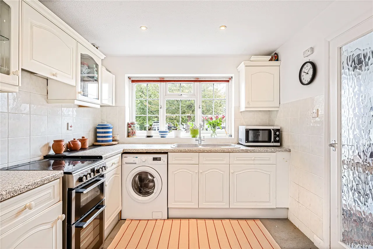 Englehurst, Englefield Green, TW20, photo 3