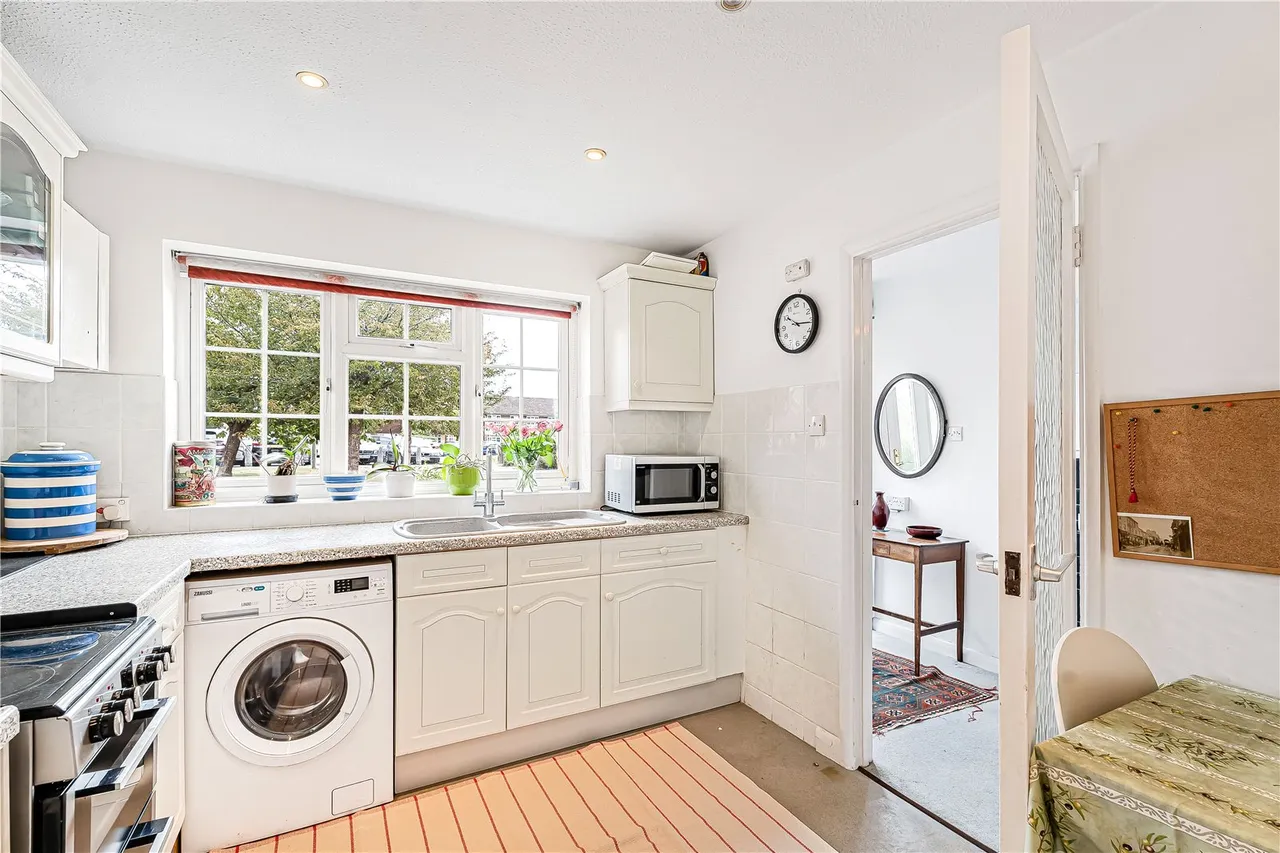 Englehurst, Englefield Green, TW20, photo 17