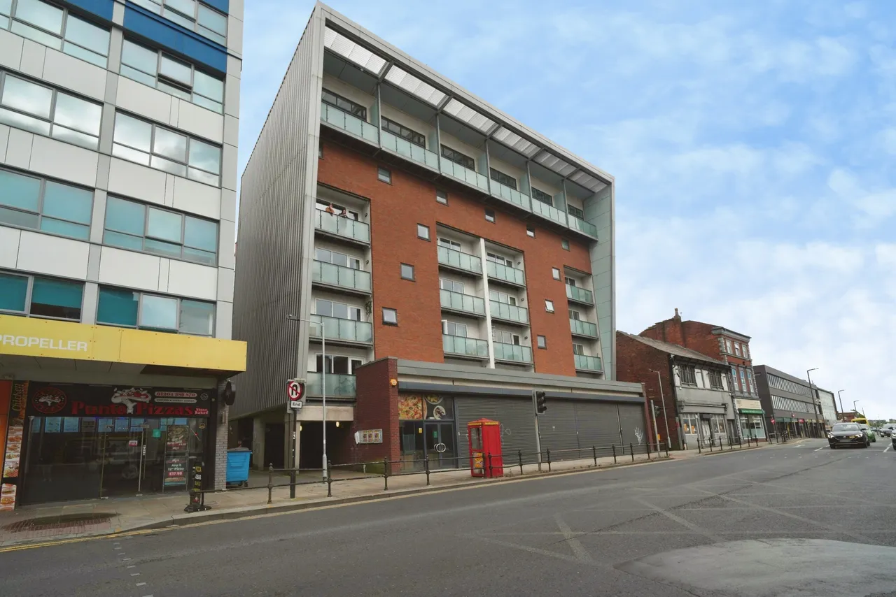2 bed flat for sale, Bradshawgate, Bolton, BL1