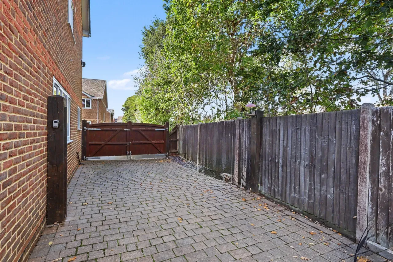 Lulworth Close, Hamworthy, BH15, photo 32