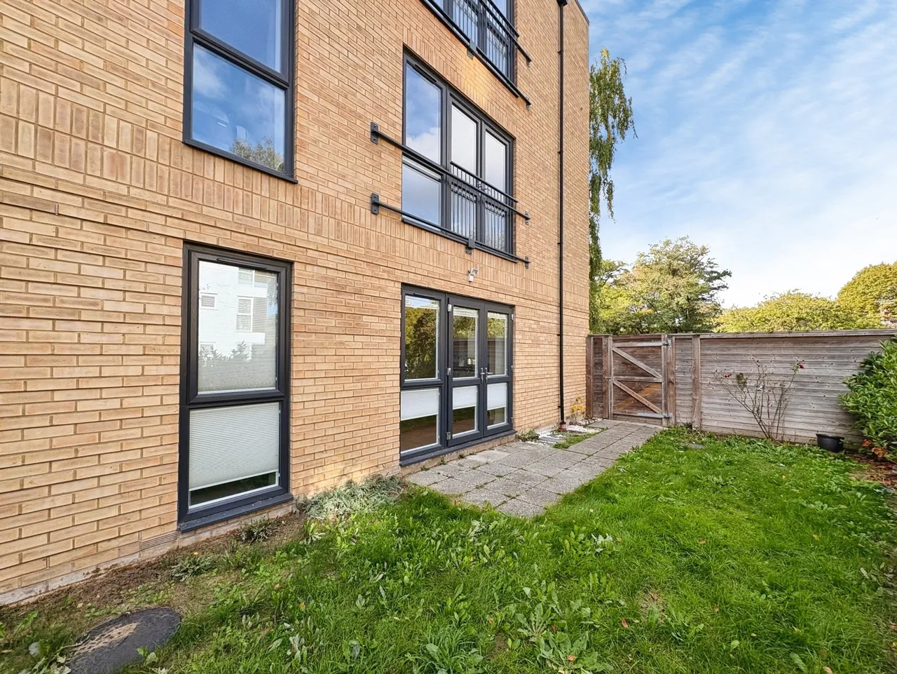 Exchange Close, Aldershot, GU11, photo 3