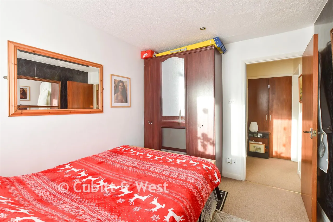 East Park, Crawley, RH10, photo 5
