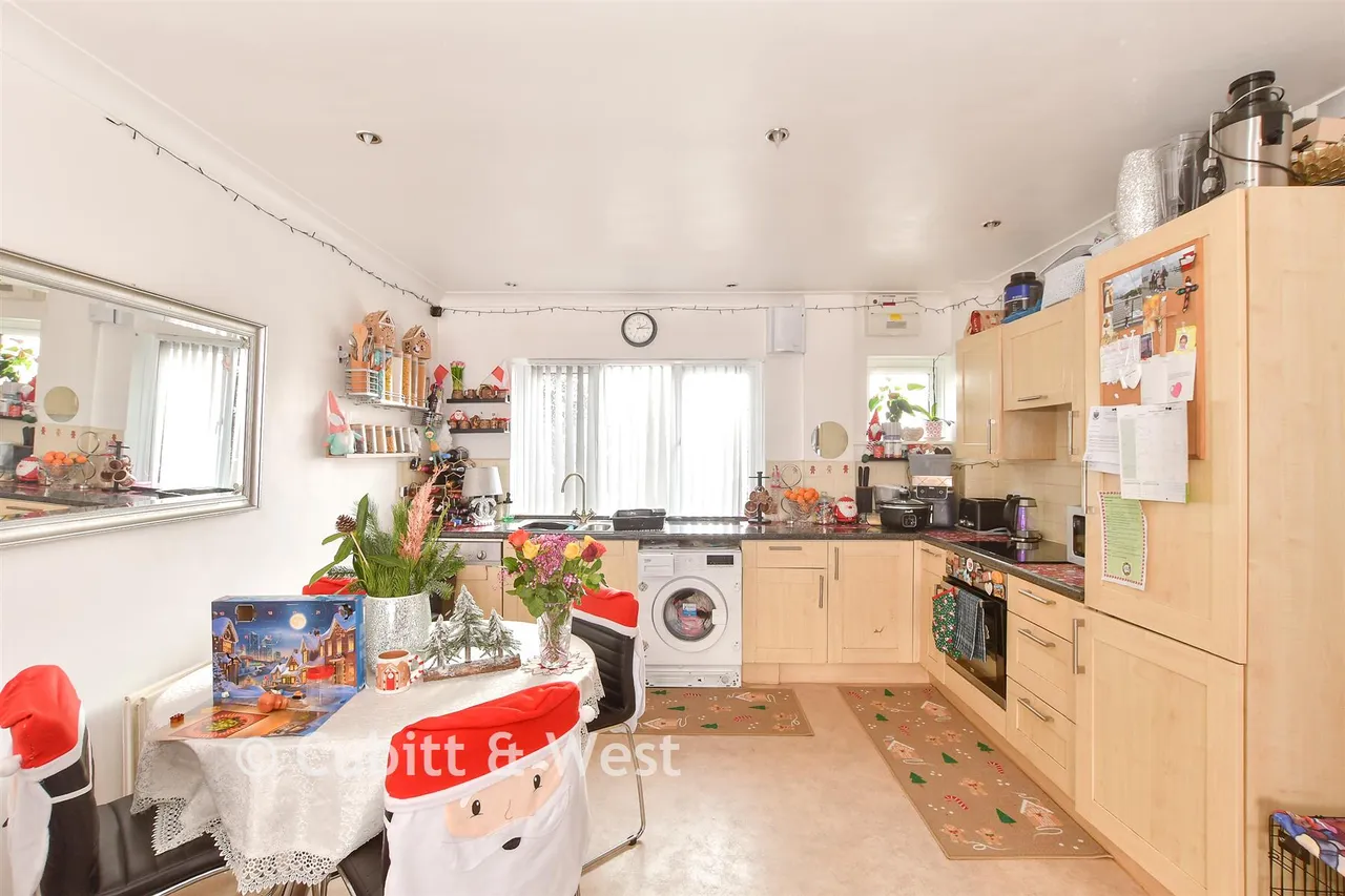 East Park, Crawley, RH10, photo 3