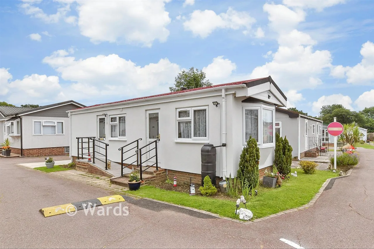 1 bed park home for sale, Bluebell Woods Park, Broad Oak, CT2
