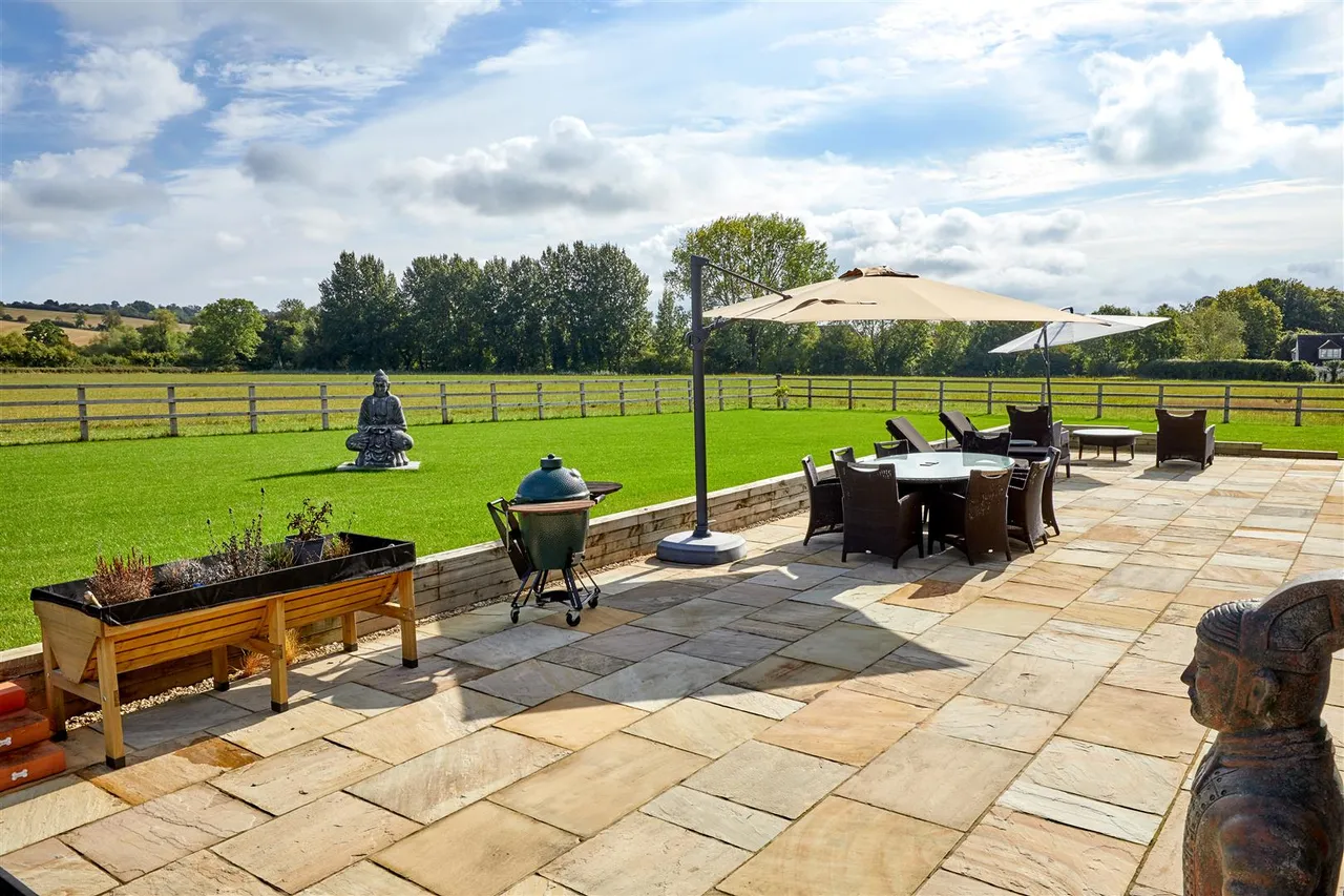 Bicester Road, Oakley, photo 9