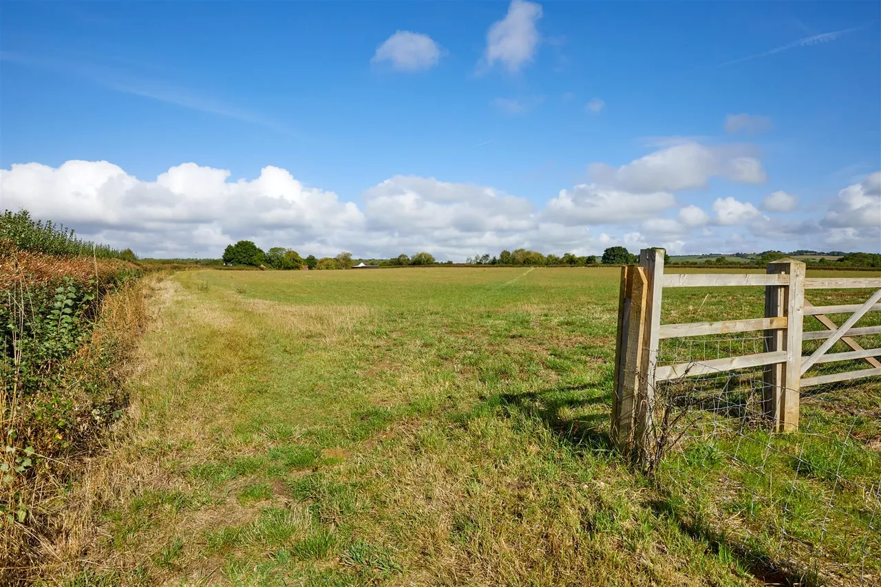 Bicester Road, Oakley, photo 27