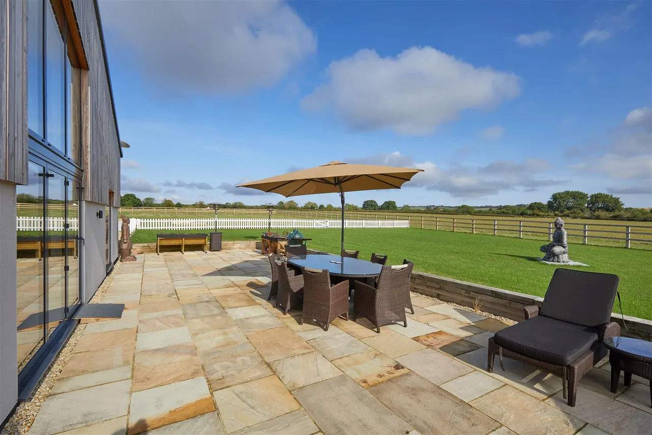 Bicester Road, Oakley, photo 22