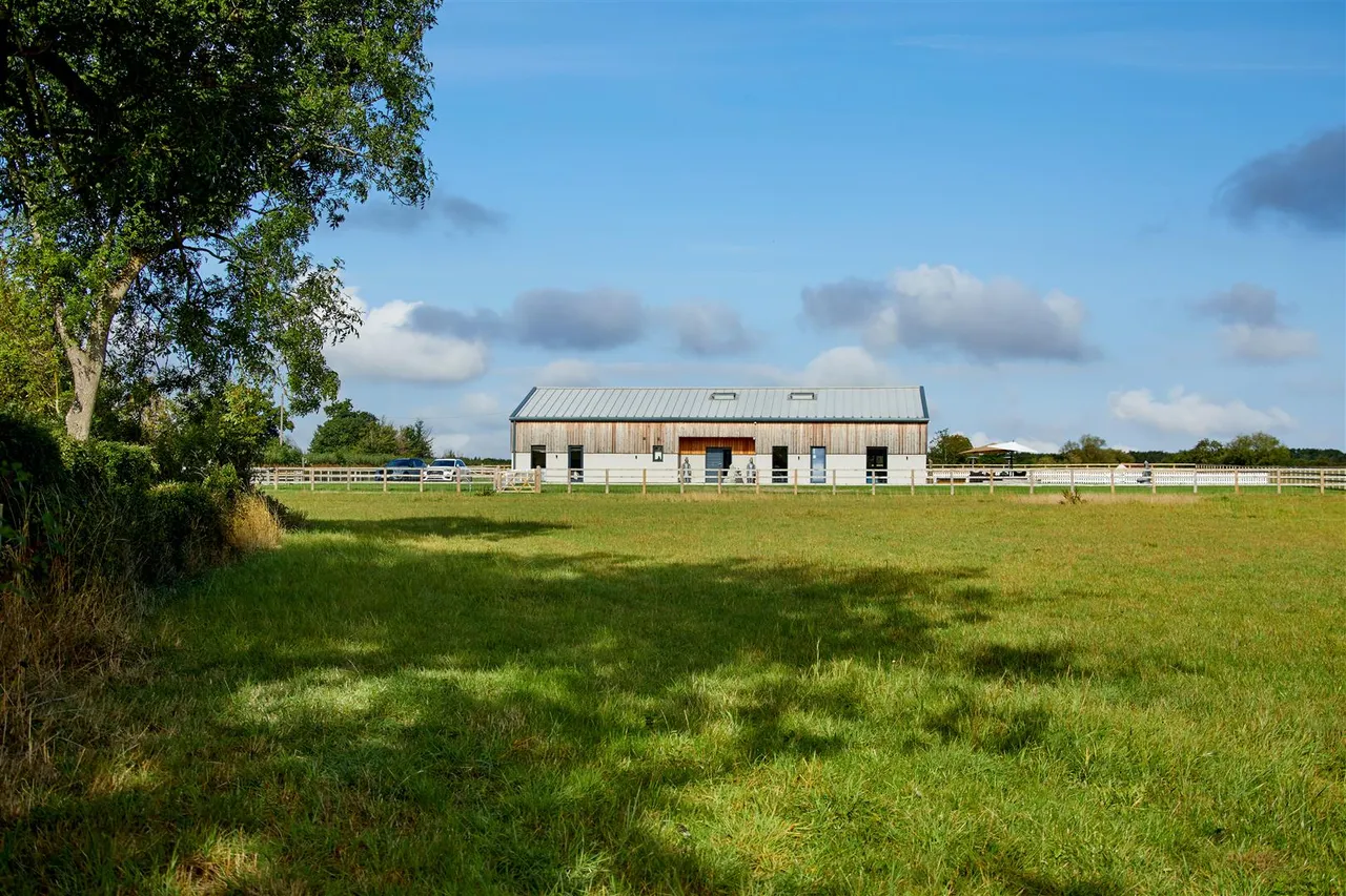Bicester Road, Oakley, photo 32