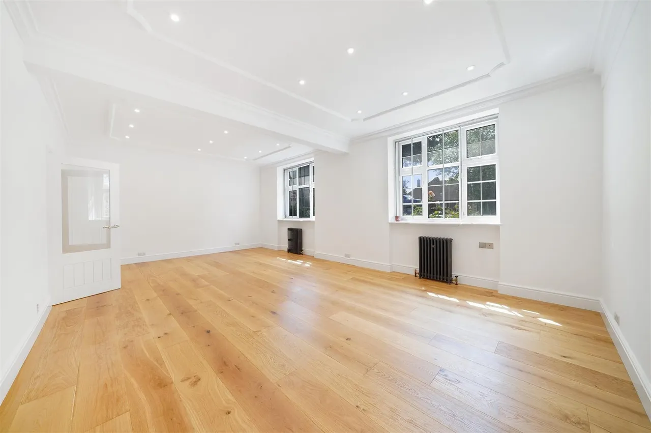 4 bed flat for sale — Finchley Road, London