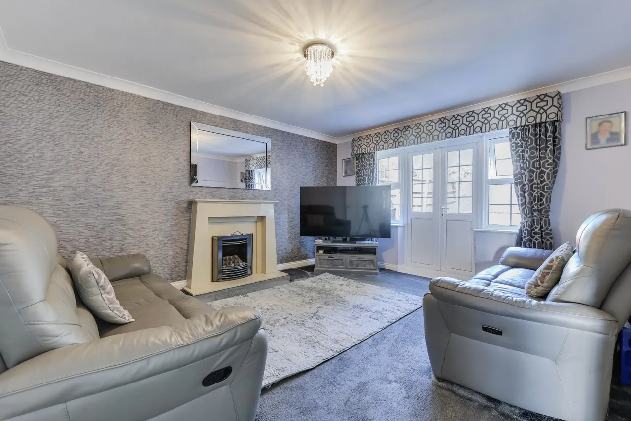 Fulneck Mews, Pudsey, LS28, photo 3