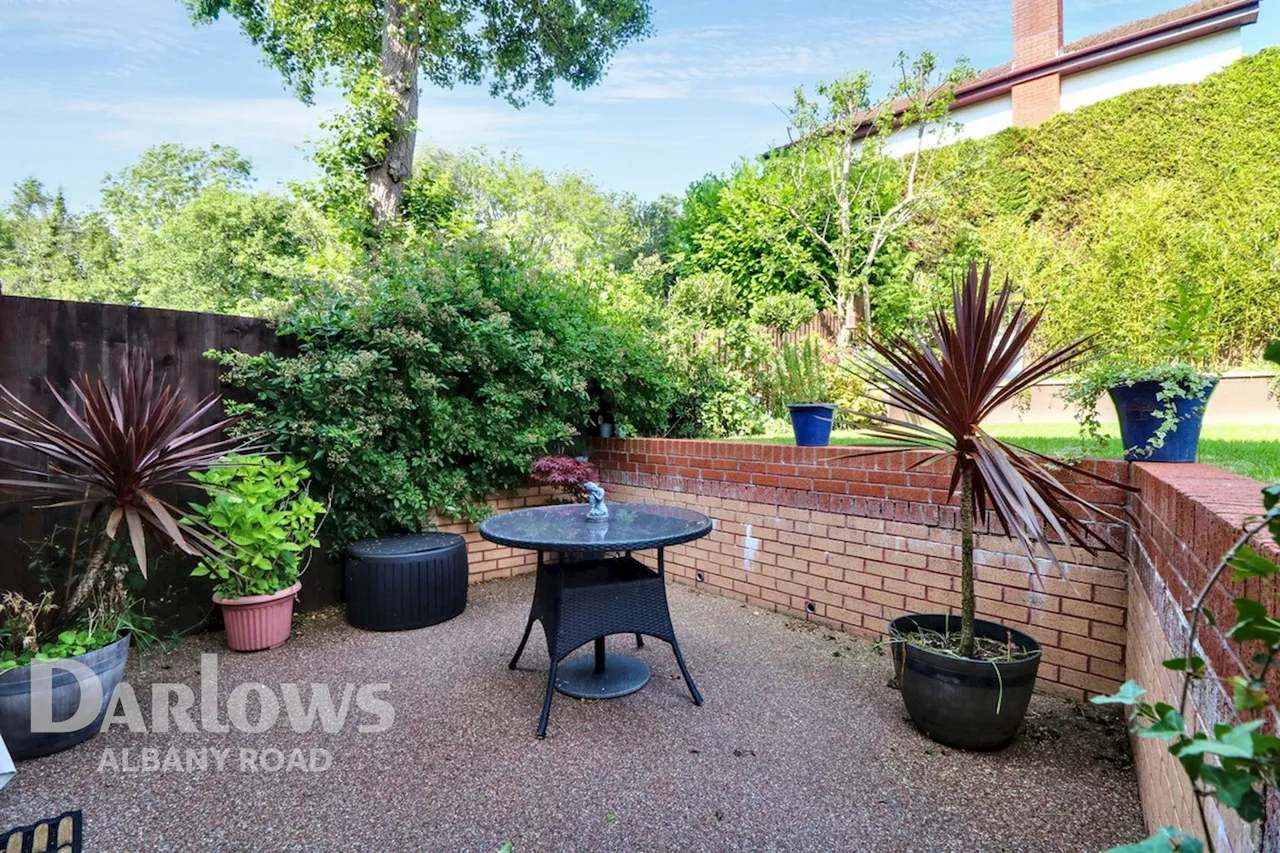 Churchill Close, photo 33