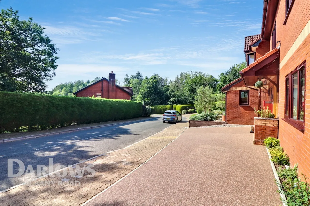 Churchill Close, photo 35