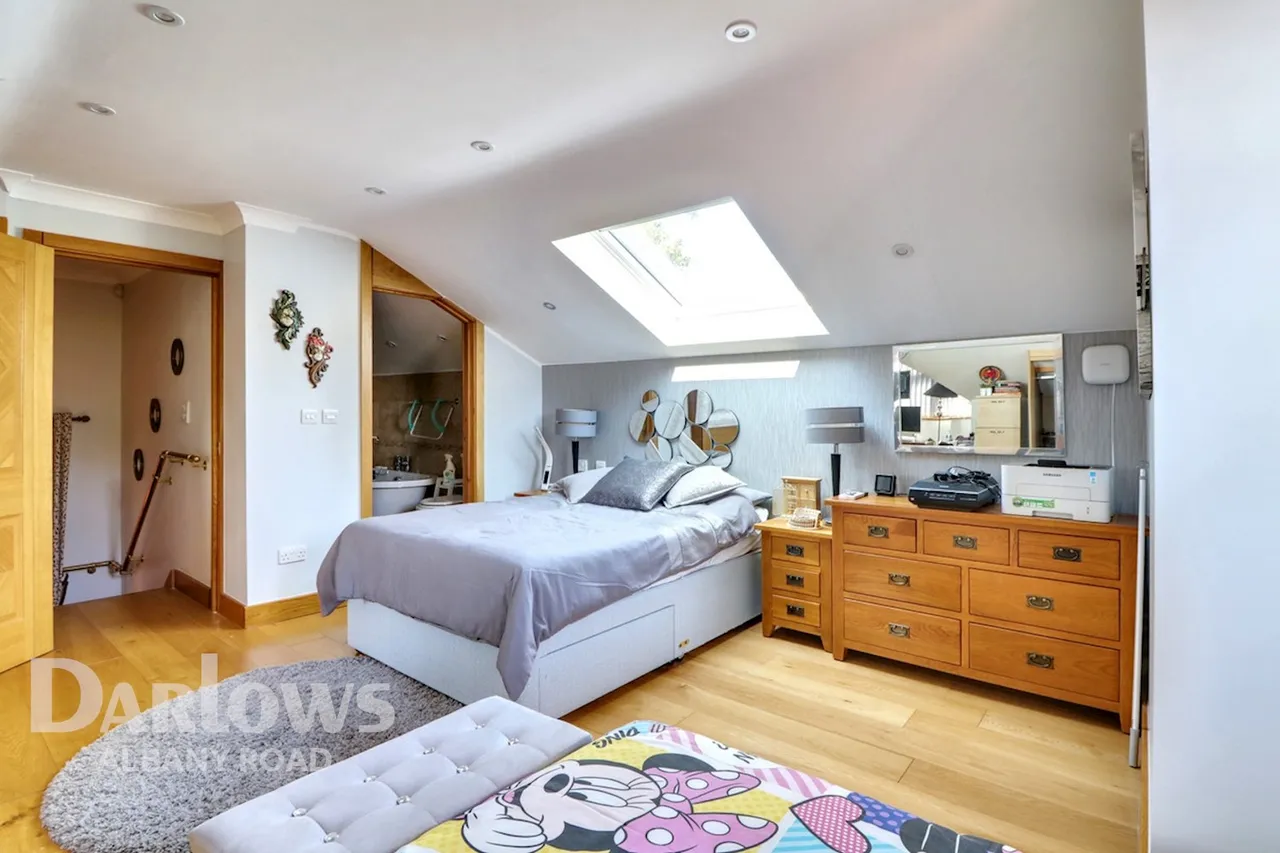 Churchill Close, photo 26