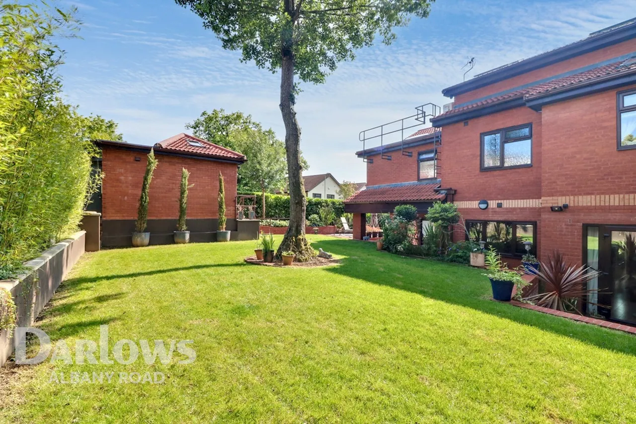 Churchill Close, photo 29