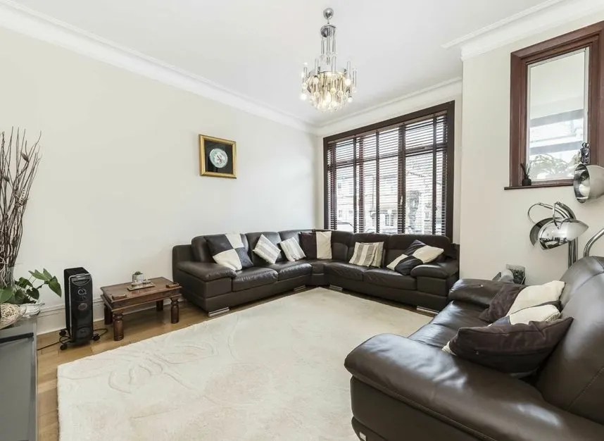 Rowsley Avenue, Hendon, NW4, photo 2