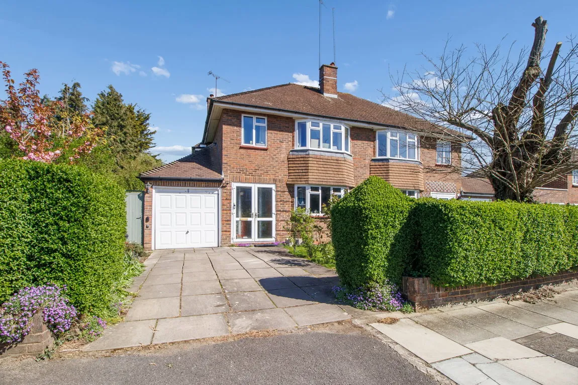 3 bed property for sale, Raisins Hill, Pinner, HA5