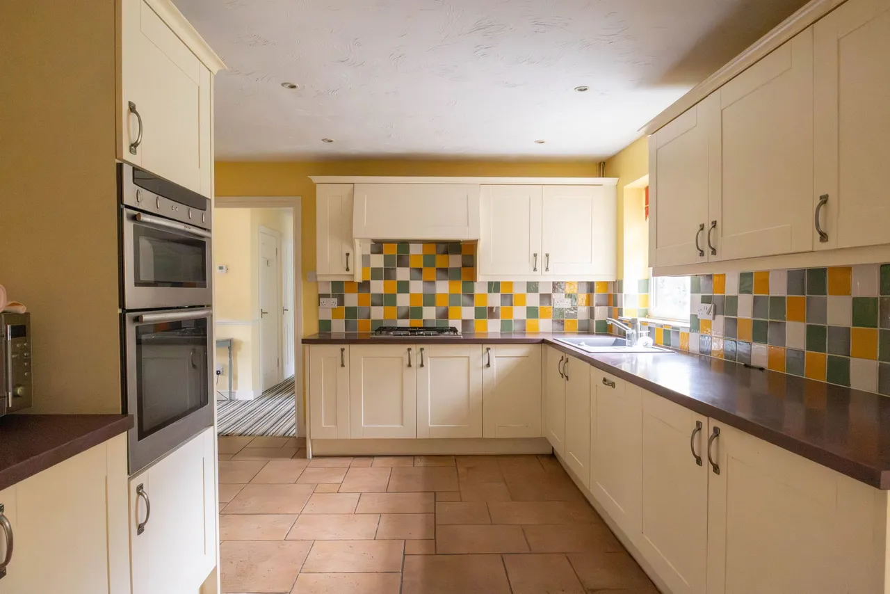 Tasker Close, Corsham, SN13, photo 4