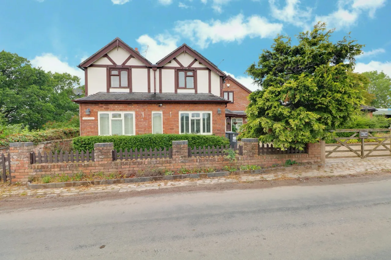 4 bed property for sale, Bagley Lane, Crewe