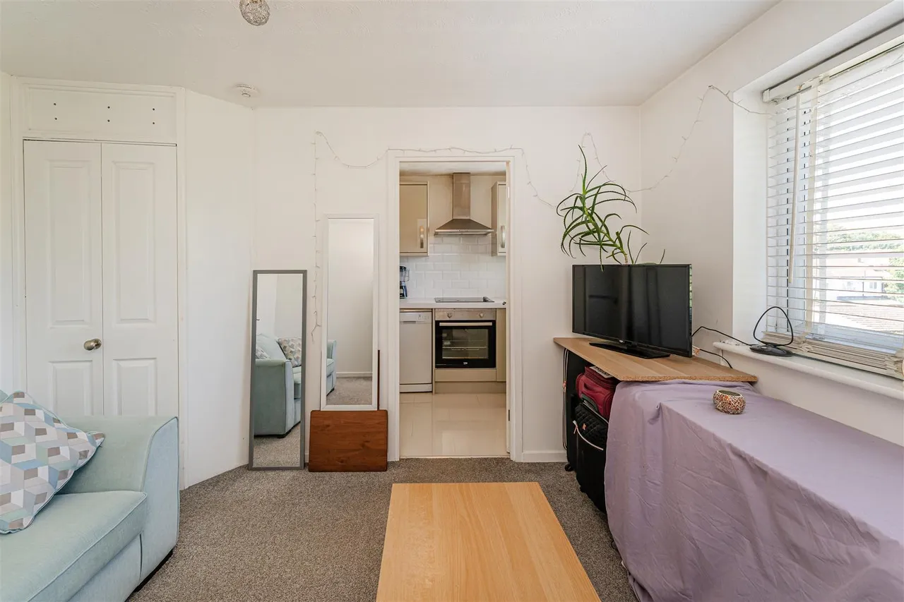 Hutton Court, Edmonton, N9, photo 7