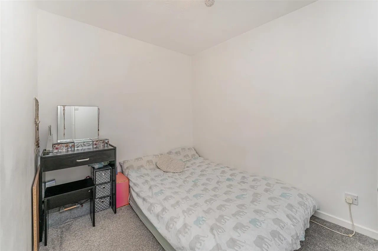 Hutton Court, Edmonton, N9, photo 4