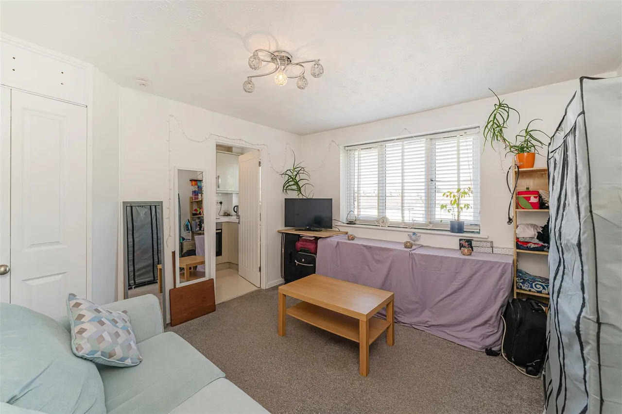 Hutton Court, Edmonton, N9, photo 9