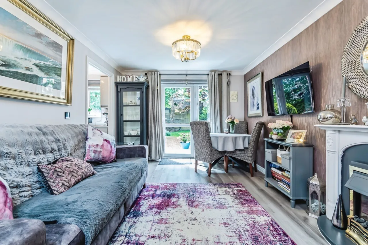 1 bed flat for sale — Stafford Road, Caterham, Surrey, CR3