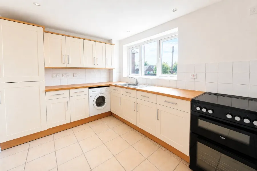 Station Road, Addlestone, KT15, photo 2