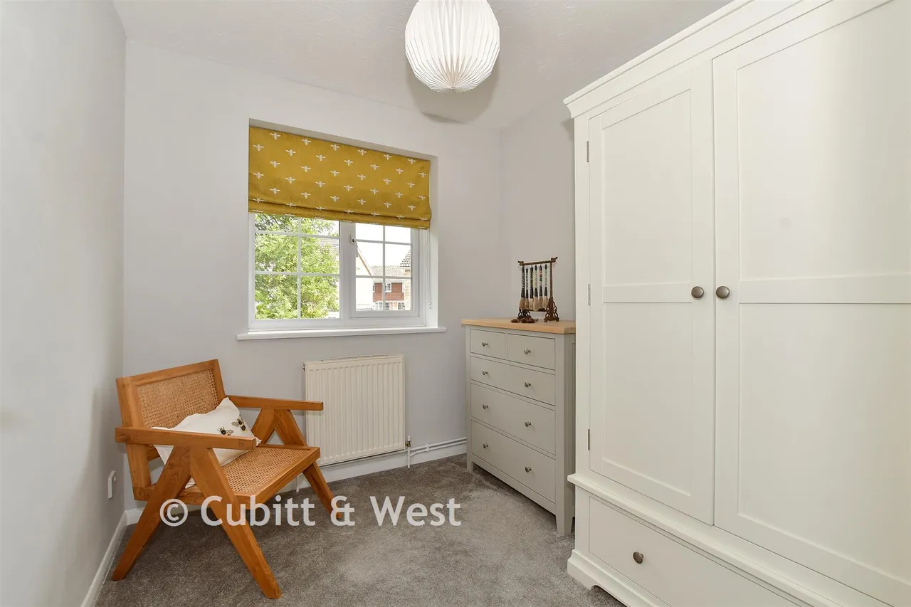 The Fieldings, Southwater, RH13, photo 13
