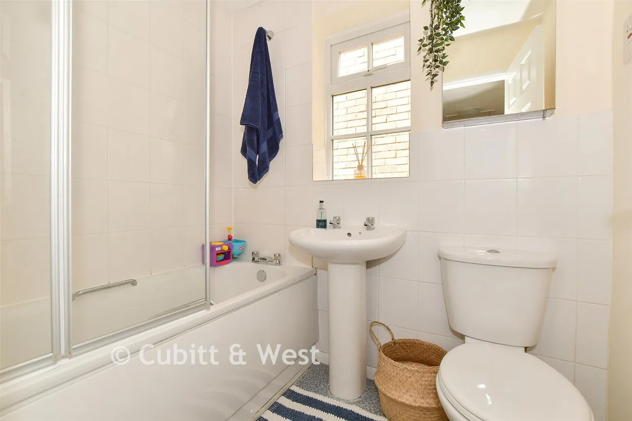 The Fieldings, Southwater, RH13, photo 14