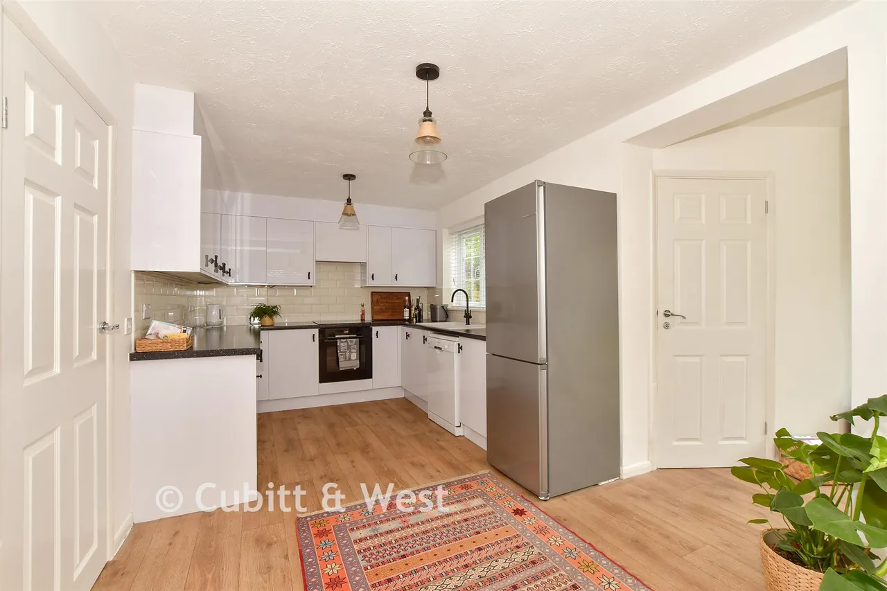 The Fieldings, Southwater, RH13, photo 5