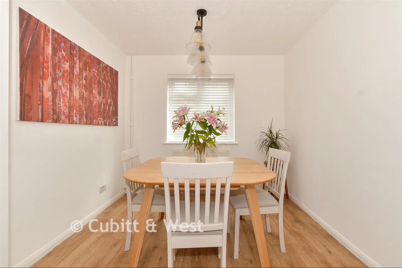 The Fieldings, Southwater, RH13, photo 7