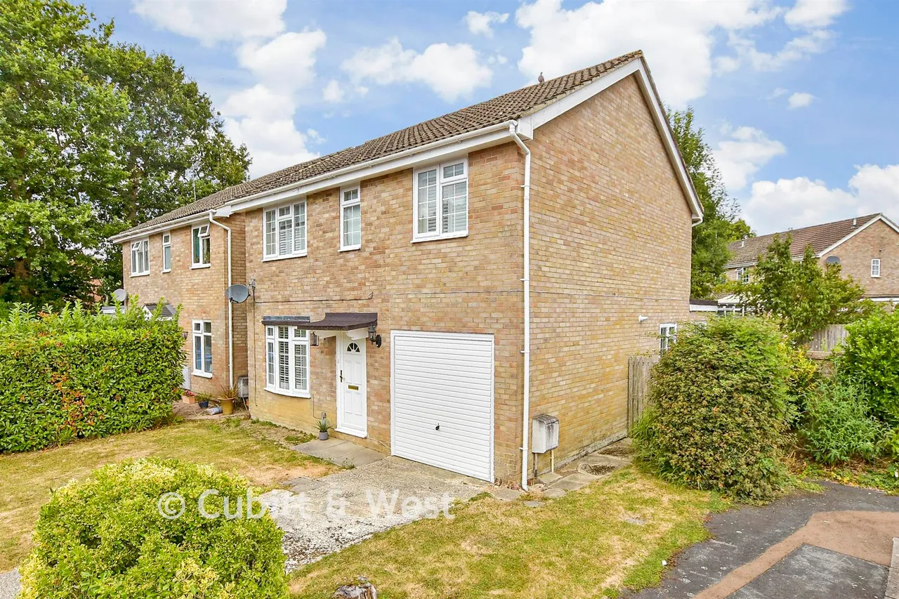 4 bed house for sale, The Fieldings, Southwater, RH13
