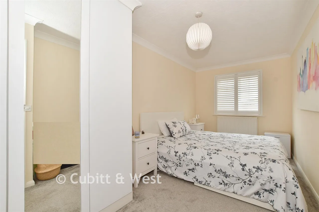 The Fieldings, Southwater, RH13, photo 9
