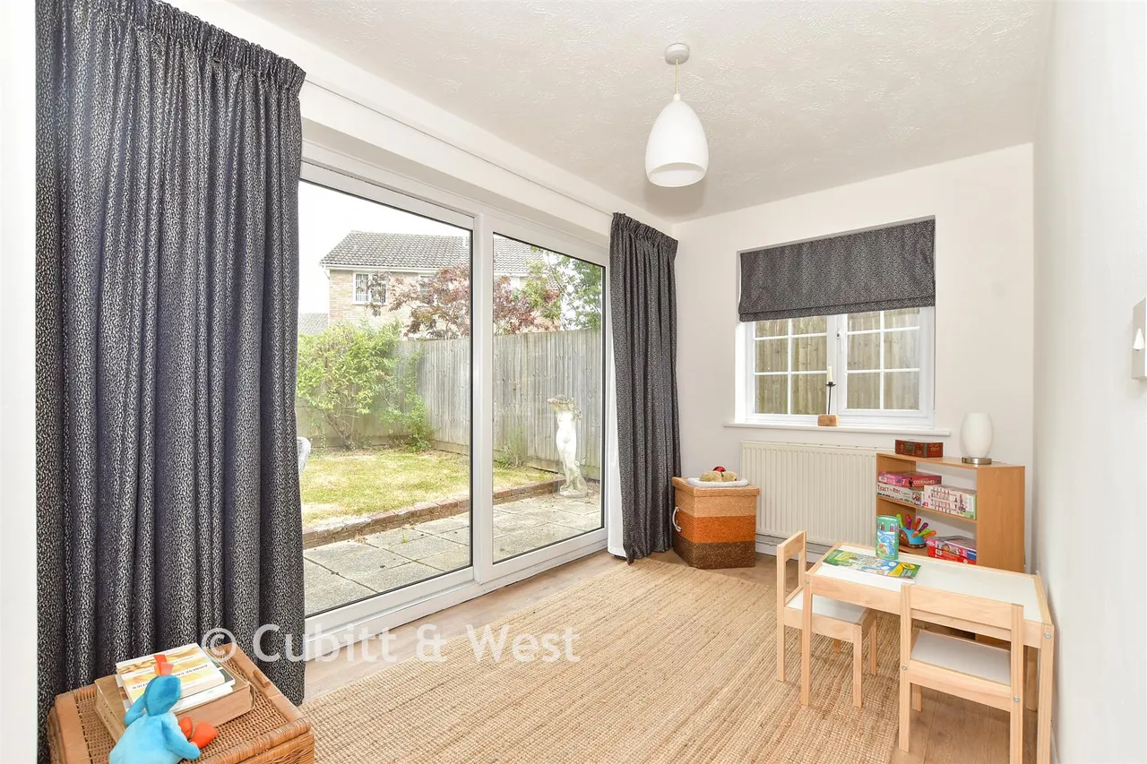 The Fieldings, Southwater, RH13, photo 8