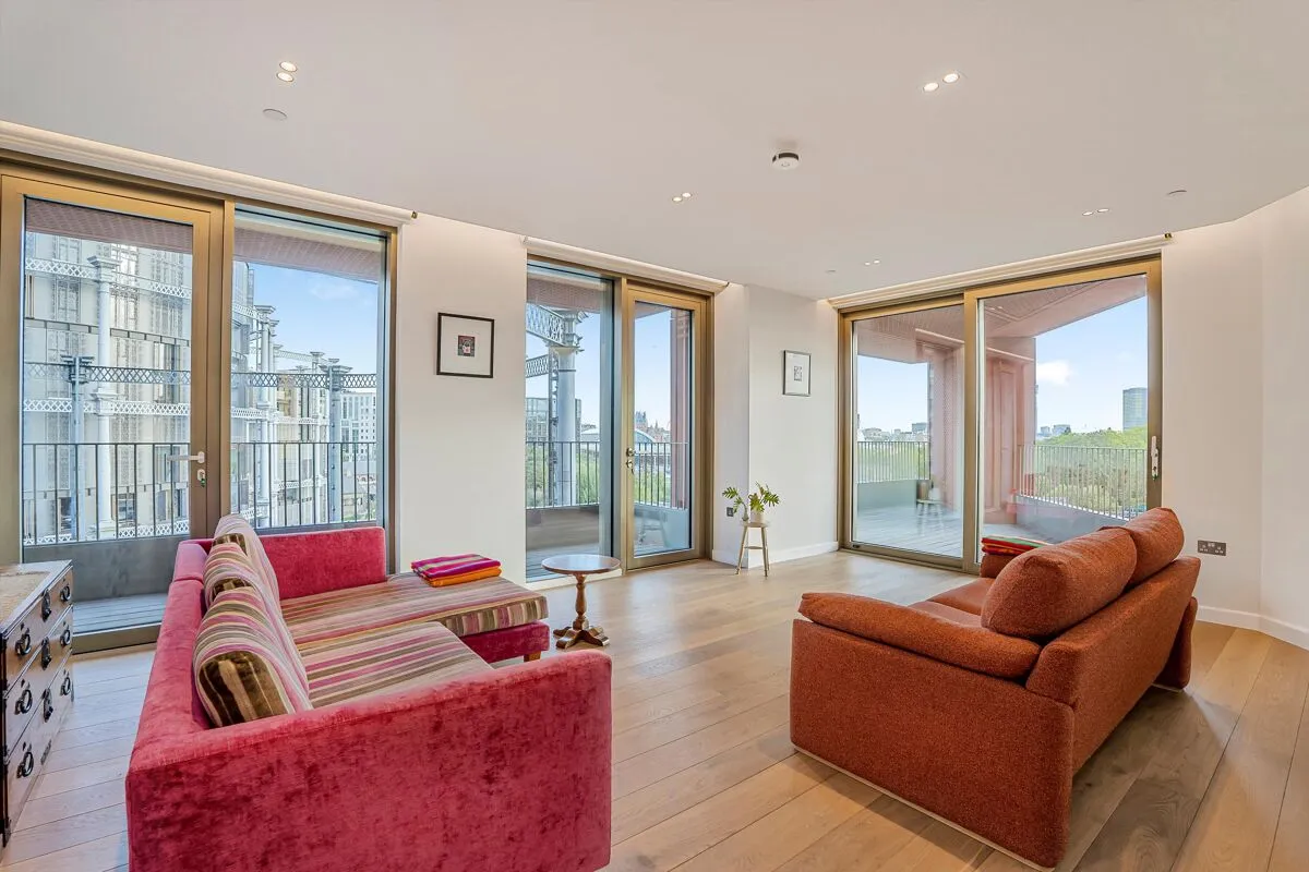 2 bed flat for sale, Tapestry Apartments, Kings Cross, N1C