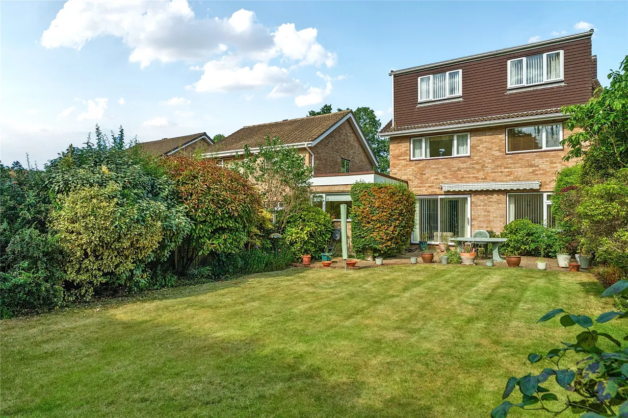 Clearsprings, Lightwater, GU18, photo 2