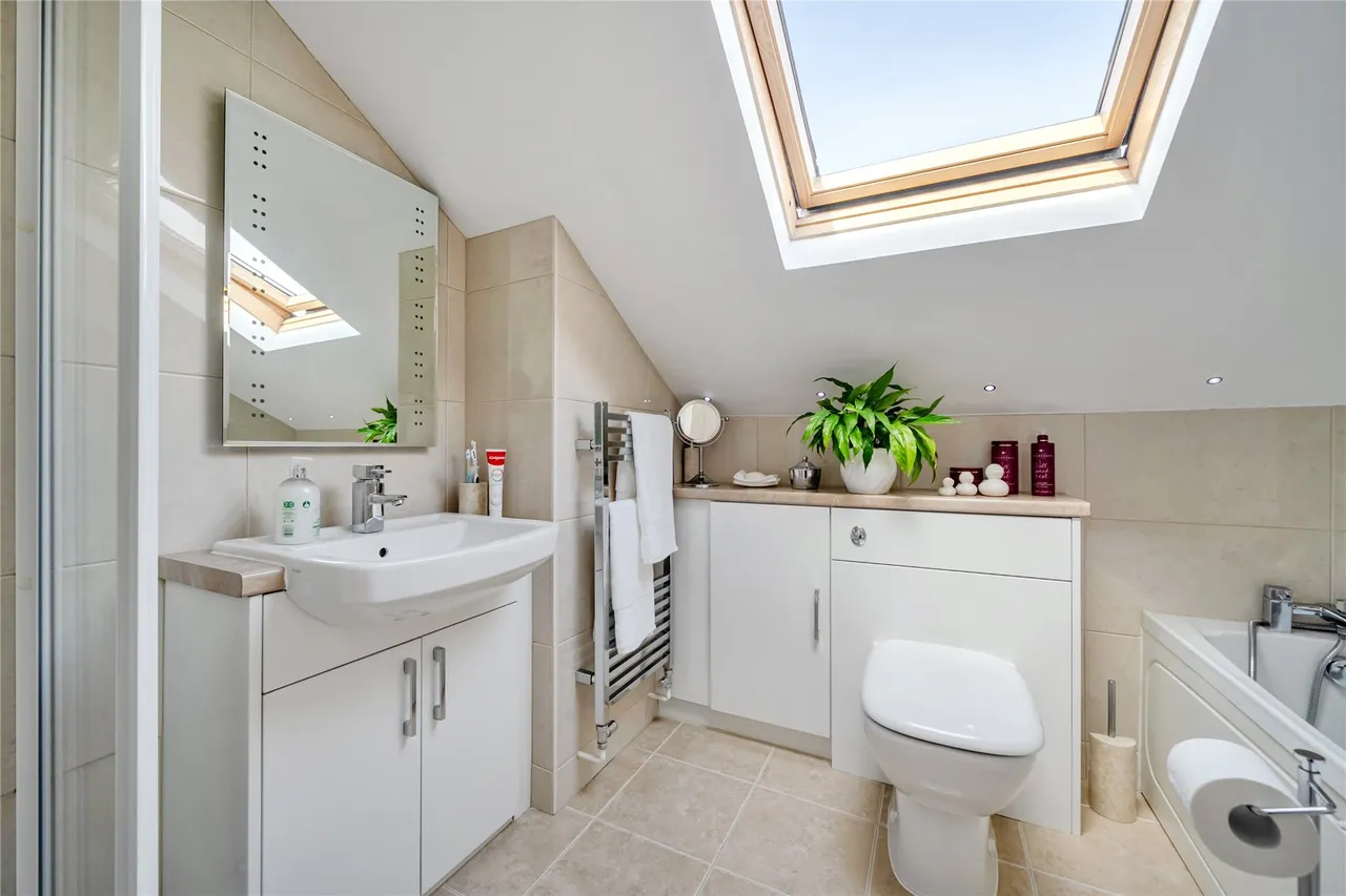 Clearsprings, Lightwater, GU18, photo 16
