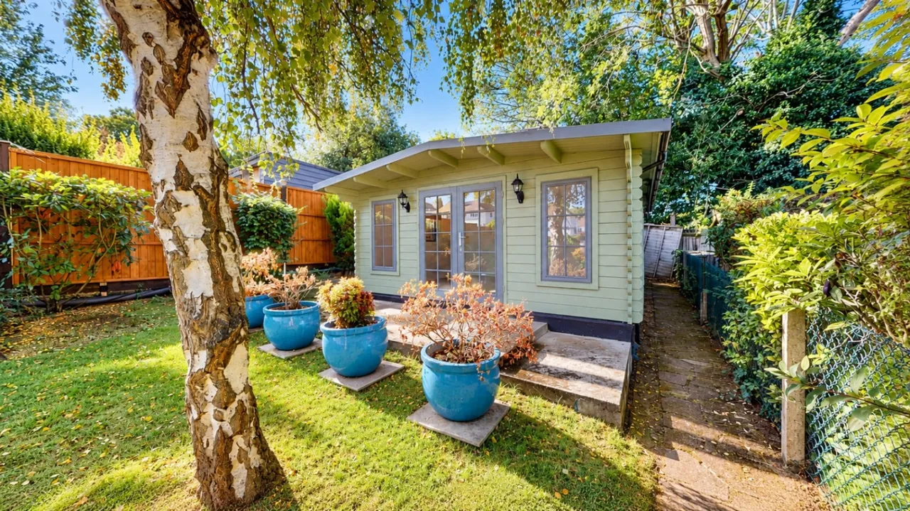 Oaklands Avenue, Watford, WD19, photo 3