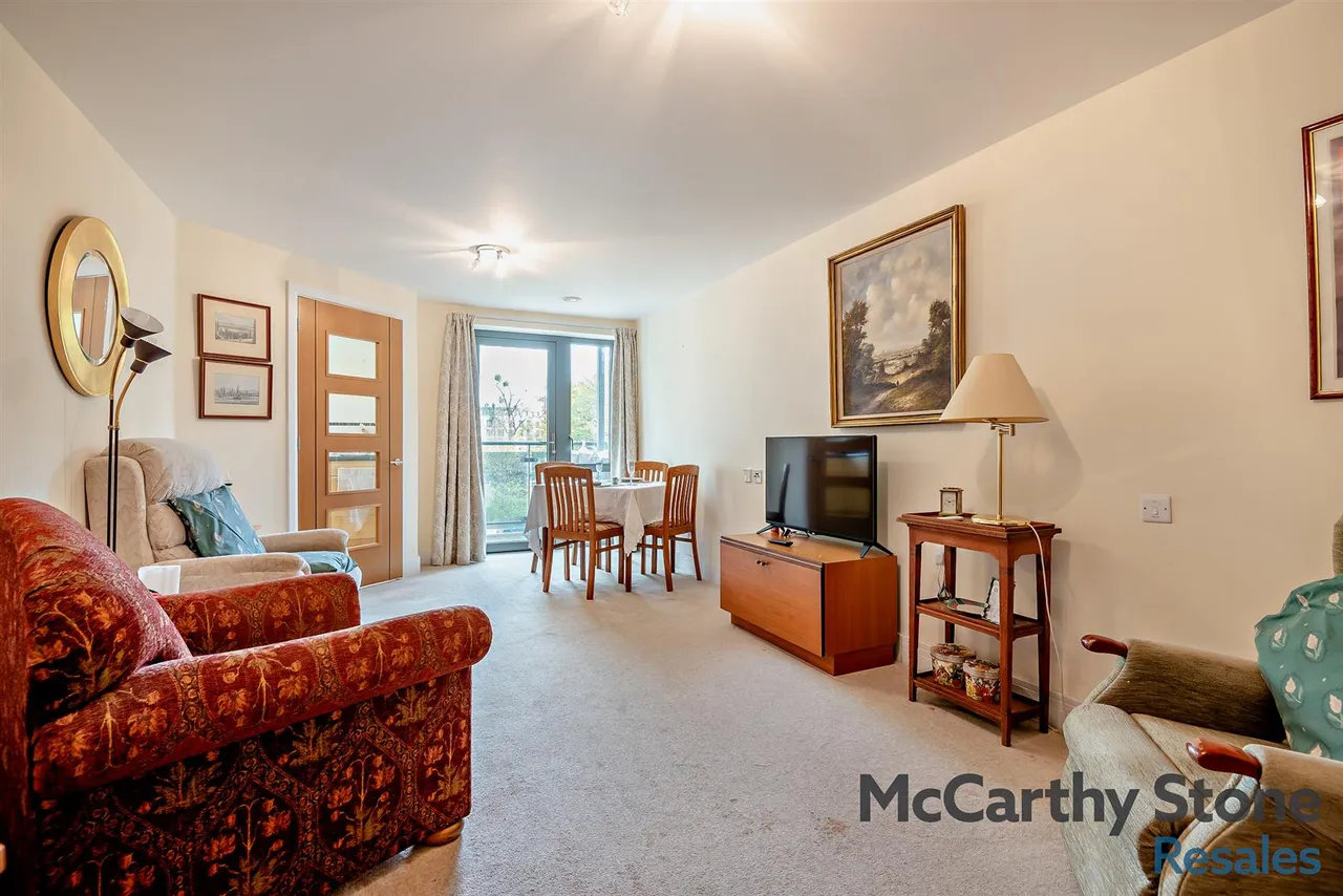 St. Georges Road, Cheltenham, GL50, photo 2