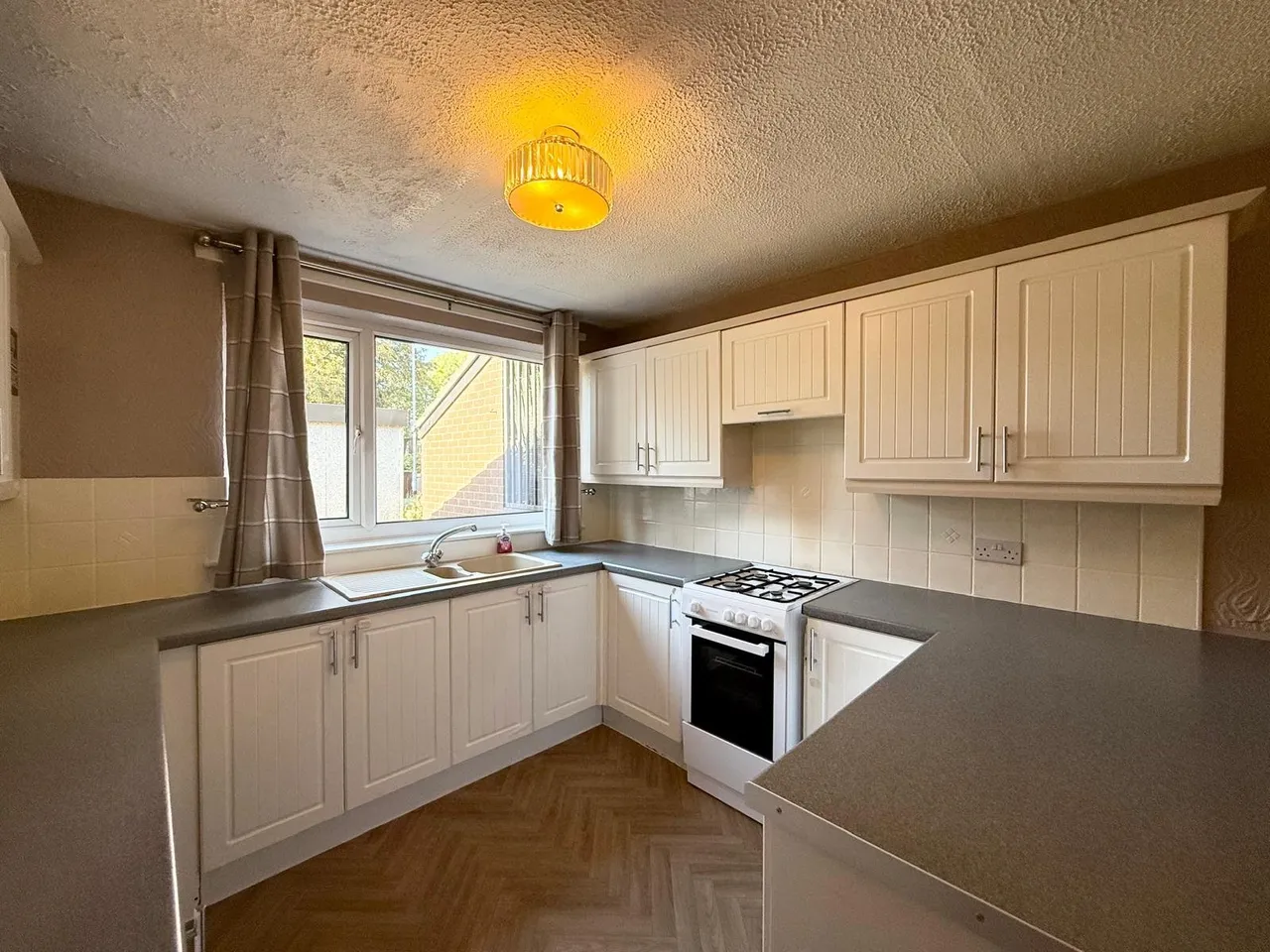 Snowden Vale, Leeds, LS13, photo 3