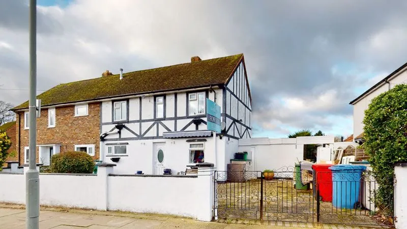 3 bed house for sale — Faringdon Avenue, Bromley BR2 8BS