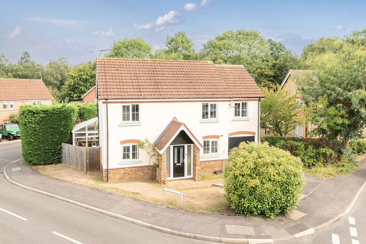 4 bed house for sale — Danvers Drive, Church Crookham, GU52