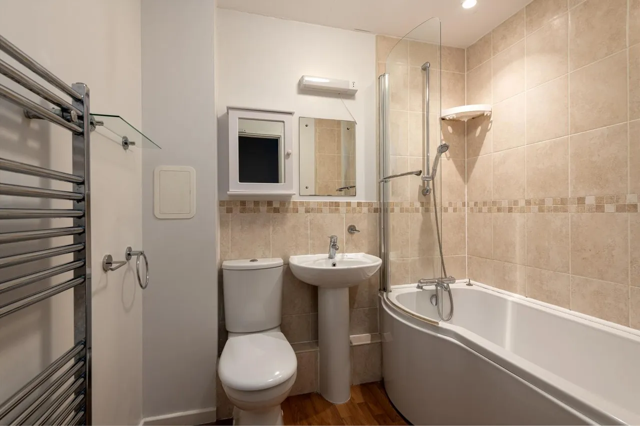Lawn Road, Northfleet, Kent DA11 9HW, photo 9