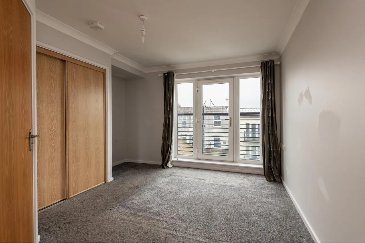 Lawn Road, Northfleet, Kent DA11 9HW, photo 5