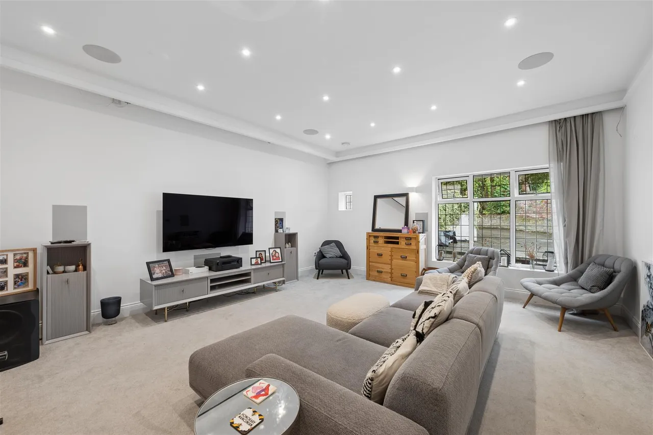 Booth Road, Altrincham, WA14, photo 5